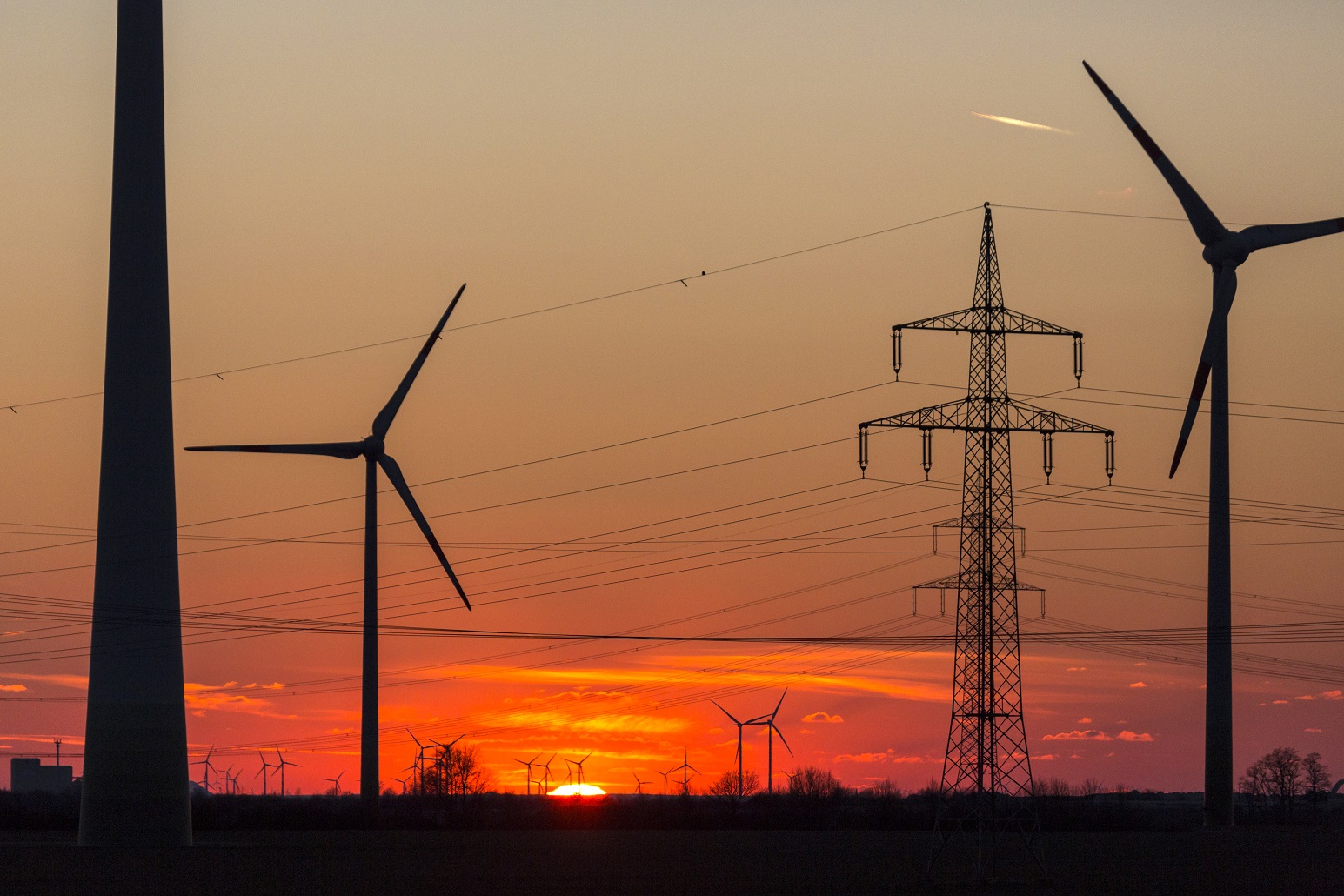Windräder im Sonnenuntergang