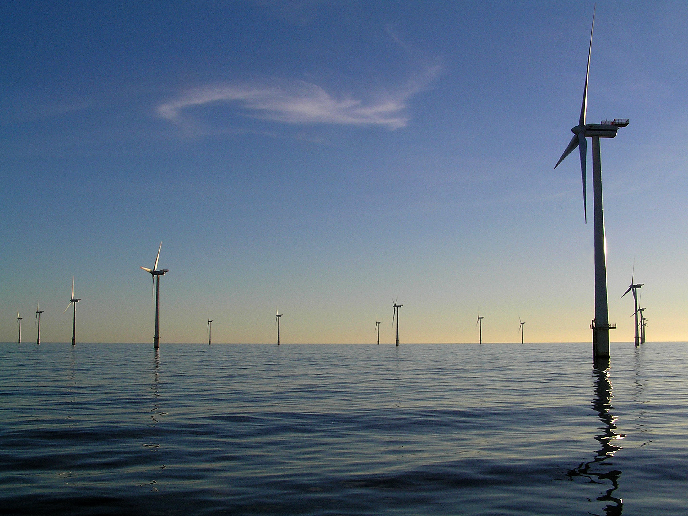 Offshore-Windkraft-Anlagen im Meer