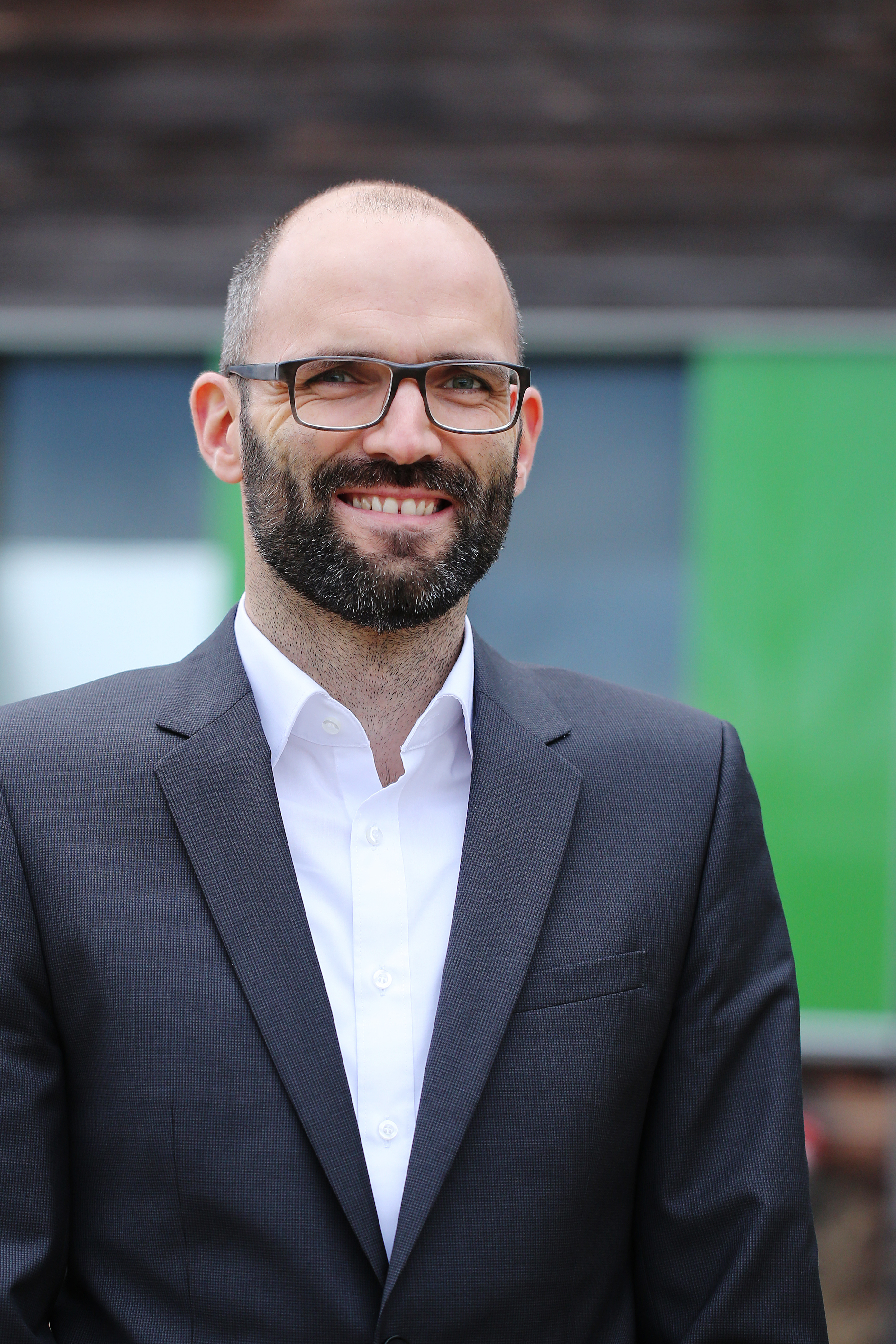 Portraitfoto des neuen Pressesprechers Felix Poetschke