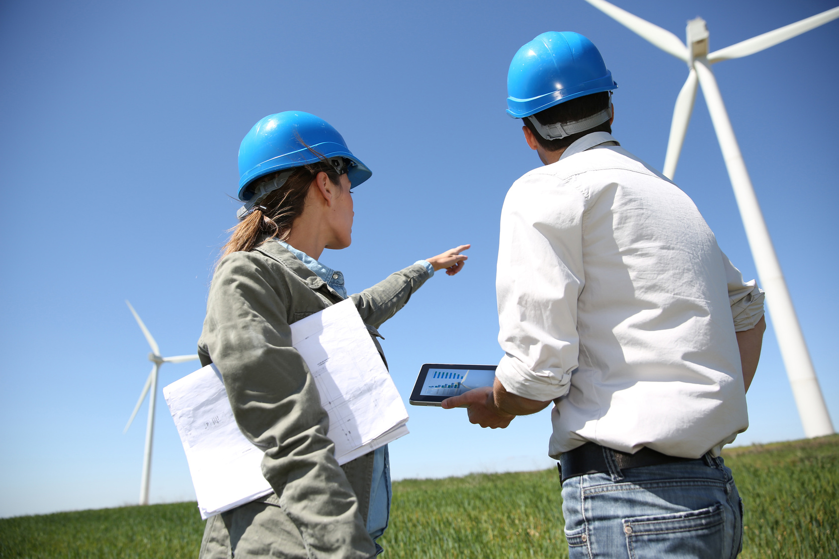 two engineers (a women and a man) in a windfarm
