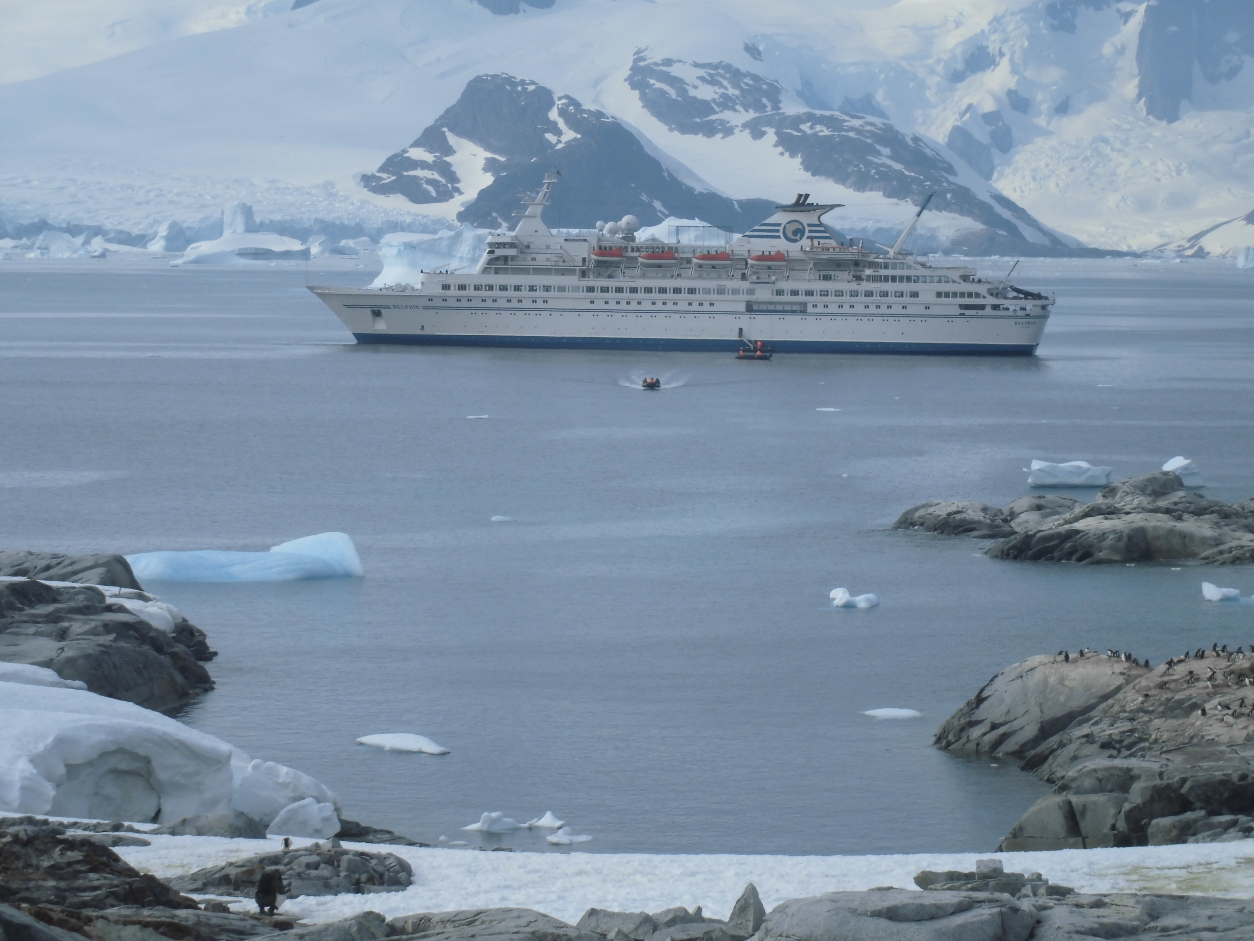 Passagierschiff in der Antarktis