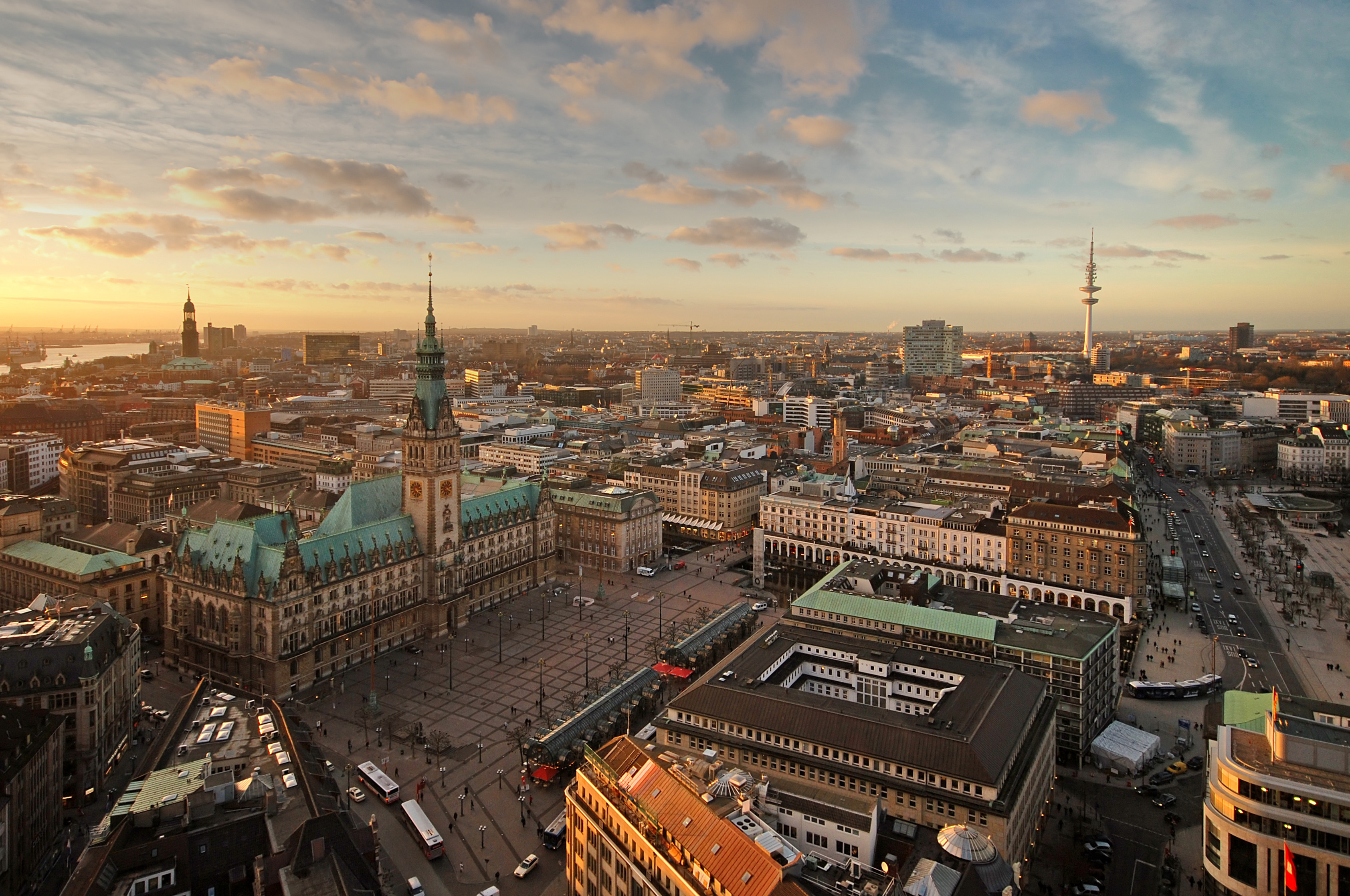 Blick auf das Rathaus und die Umgebung