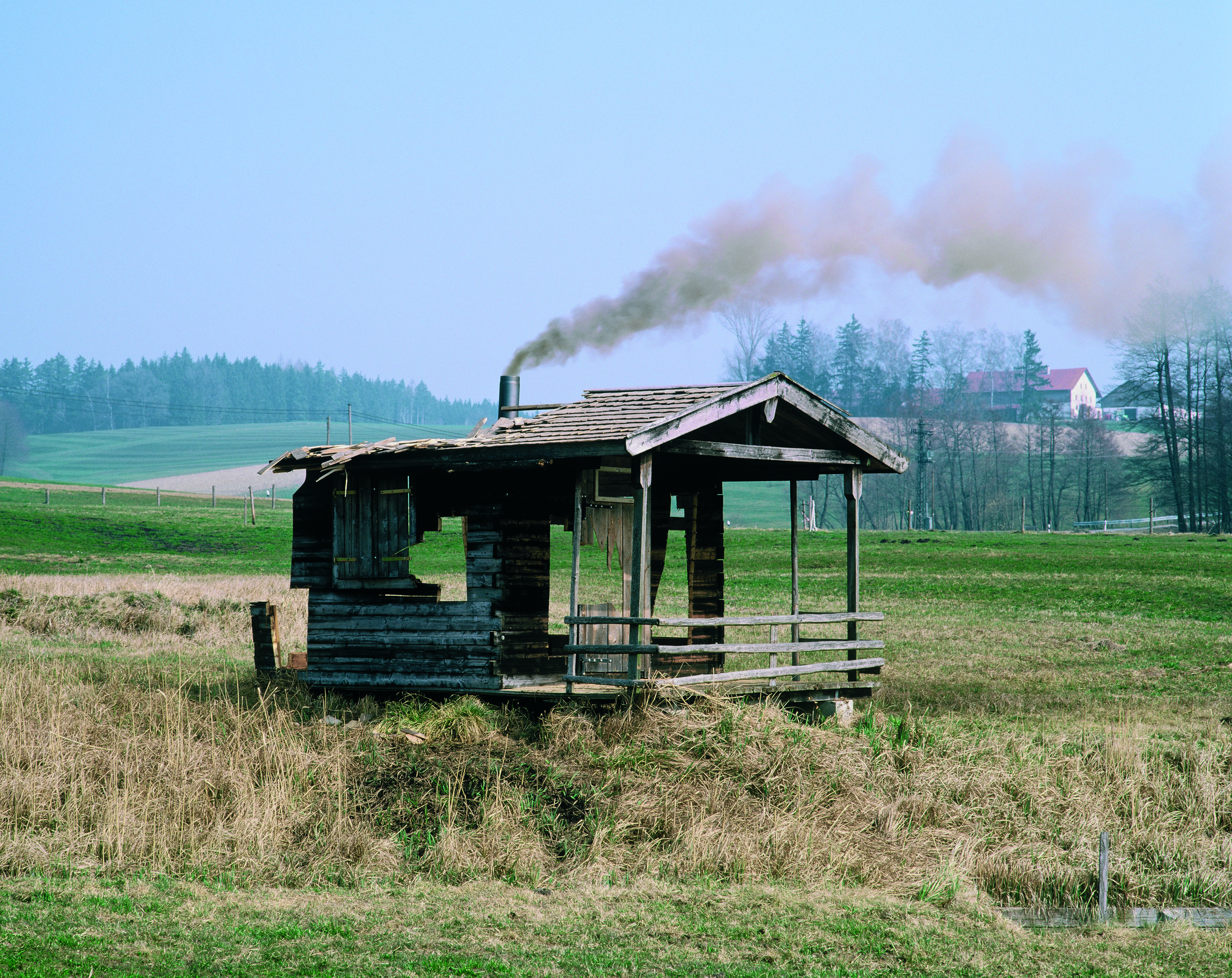 alte Hütte in einem Feld