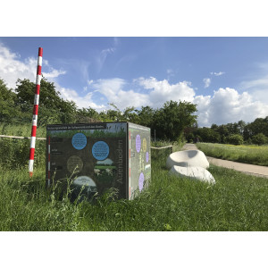 Sicht auf die Bodenlehrpfadstation
