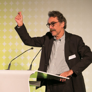 Bundespreis Ecodesign 2014 Juryvorsitzender Prof. Günter Horntrich hält die Laudatio auf VosLED