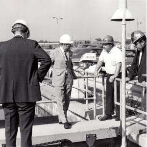 1974 reiste eine Delegation des UBA mit Präsident Heinrich von Lersner nach Chicago und besichtigte dort die seinerzeit größte Kläranlage der Welt.
