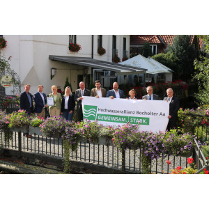 Wettbewerb Blauer Kompass stellt seine Bewerber vor, damit abgestimmt werden kann, welches Projekt gewinnt. Zu sehen Menschen des Kreis Borken mit dem Projekt Gemeinsam.Stark. - Partner der Hochwasserallianz Bocholter Aa