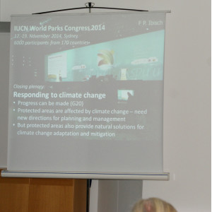 Eine Projektion auf Leinwand zum Thema IUCN World Parks Congress 2014 in Sydney: Responding to climate change
