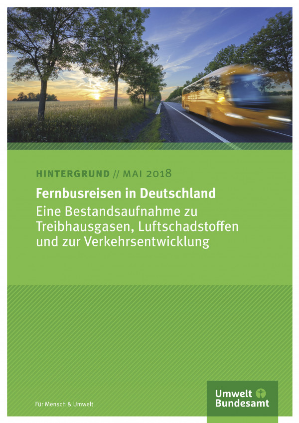 Cover des Hintergrundpapiers "Fernbusreisen in Deutschland" des Umweltbundesamtes mit einem Foto eines Fernbusses auf einer Landstraße