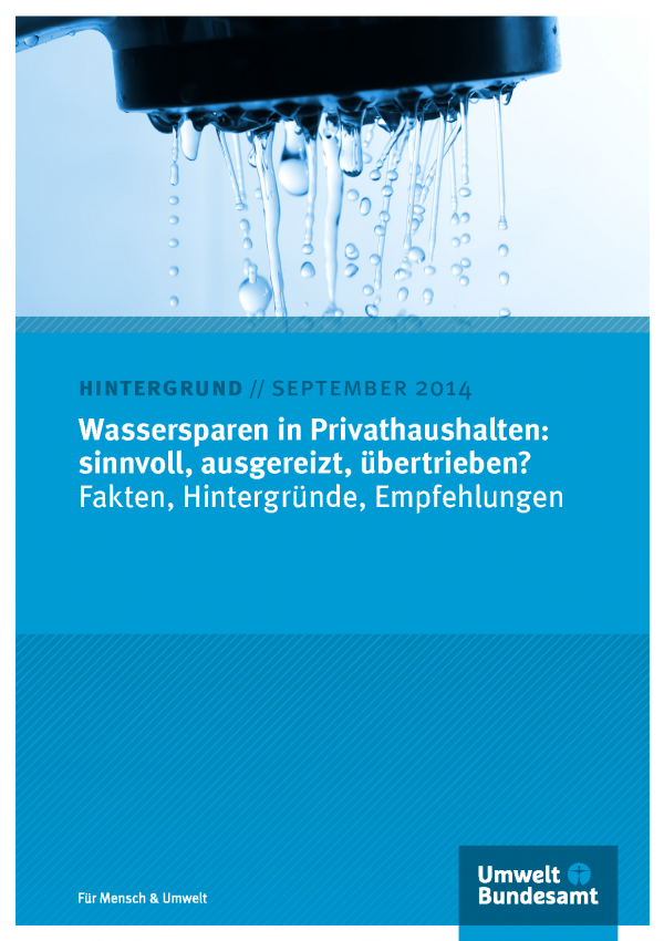 Cover des Hintergrundpapiers "Wassersparen in Privathaushalten: sinnvoll, ausgereizt, übertrieben?" mit dem Foto eines Duschkopfes, aus dem warmes Wasser läuft, und mit dem Logo des Umweltbundesamtes