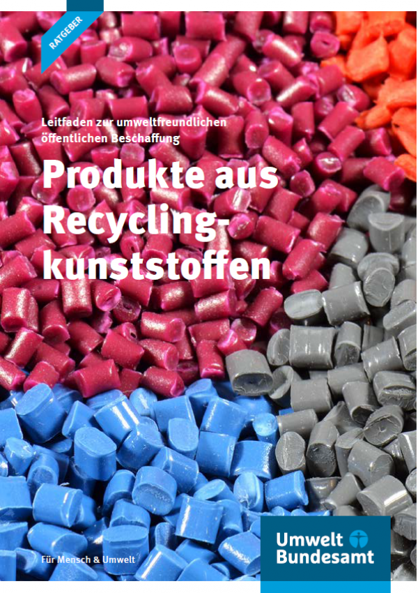 Titelseite der Ratgeber-Broschüre "Leitfaden zur umweltfreundlichen öffentlichen Beschaffung: Produkte aus Recyclingkunststoffen", das Hintergrundbild zeigt Kunststoff-Pellets