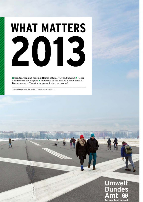 Cover der Publikation What Matters 2013 mit einem Foto von Spaziergängern auf dem Gelände des stillgelegten Flughafens Berlin-Tempelhof