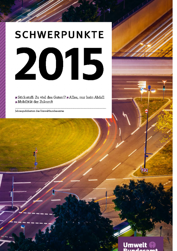 Cover der Broschüre "Schwerpunkte 2015 - Jahrespublikation des Umweltbundesamtes" mit einem Hintergrundbild eines großen Kreisverkehrs bei Nacht. Angekündigt werden die Themen "Stickstoff: Zu viel des Guten"", "Alles, nur kein Abfall" und "Mobilität" 