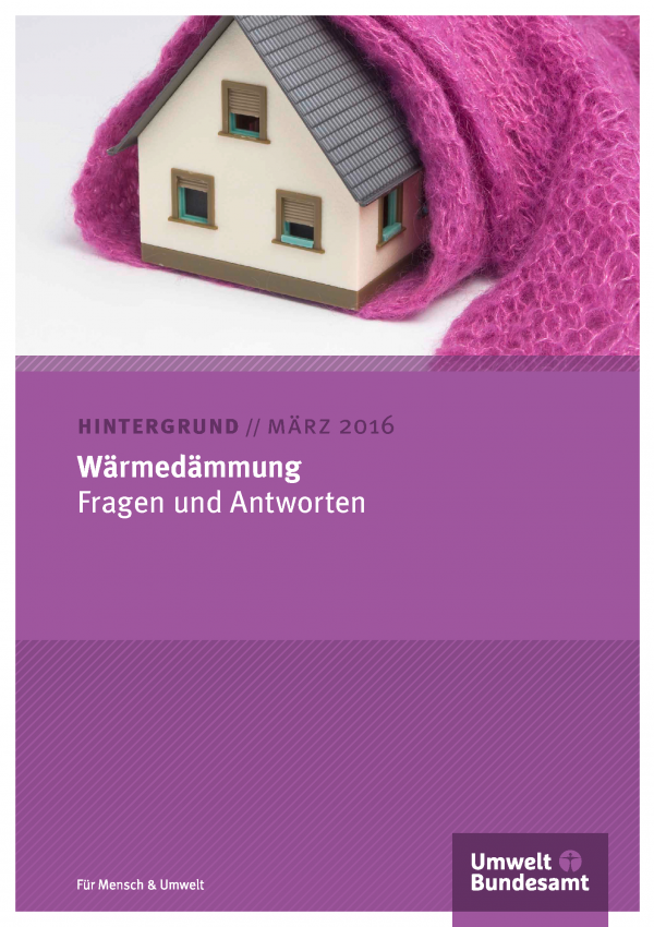 Cover des Hintergrundpapiers "Wärmedämmung - Fragen und Antworten" mit einem Foto von einem Einfamilienhaus, das in einen Wollschal gepackt ist, unten das Logo Umweltbundesamt