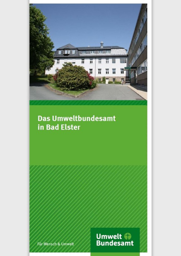Cover des Flyers "Das Umweltbundesamt in Bad Elster" mit einem Foto des Dienstgebäudes