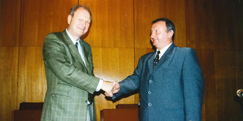 Bild zweier Vertreter der DBu und der Kaliningrader Gebietsregierung