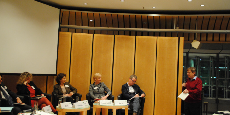 Dr. Harry Lehmann (UBA) in discussion with the Panel