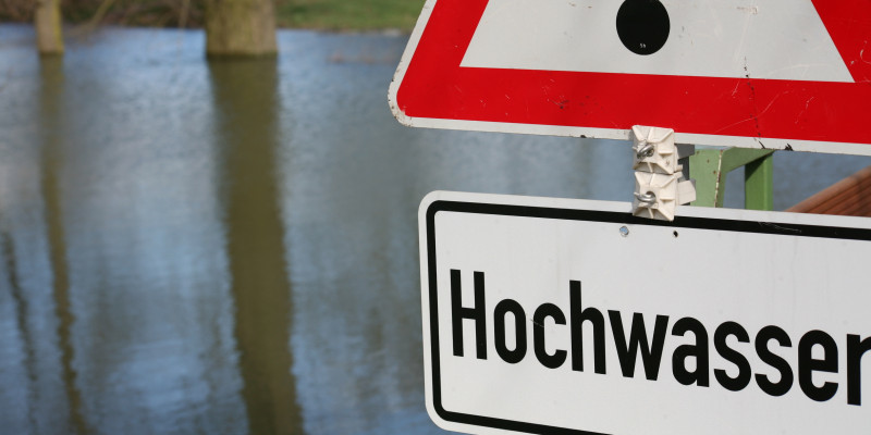 Hochwasser-Warnschild
