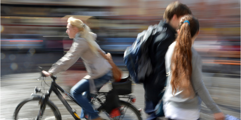 Fußgänger:innen und Radfahrer:innen