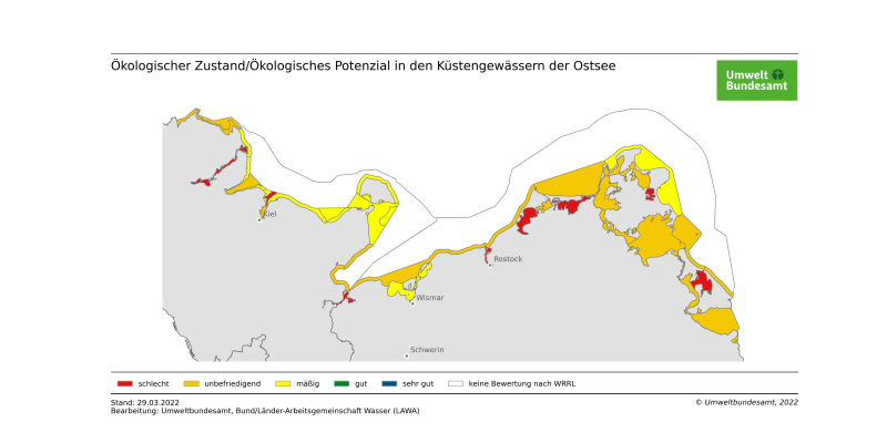 Die Karte zeigt den ökologischen Zustand der Küstengewässer der Ostsee 2021. Dieser wurde zu gleichen Teilen mit „mäßig“ bis „unbefriedigend“ und „schlecht“ bewertet. Kein Wasserkörper erreicht den „guten Zustand“.