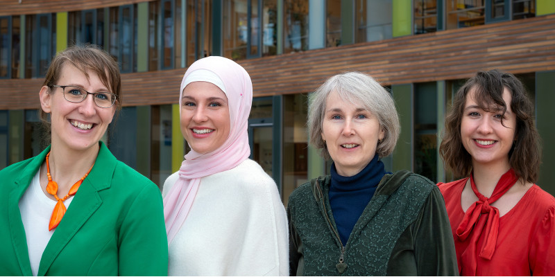 Gruppenfoto mit 4 Frauen im Gebäude des Umweltbundesamtes Dessau