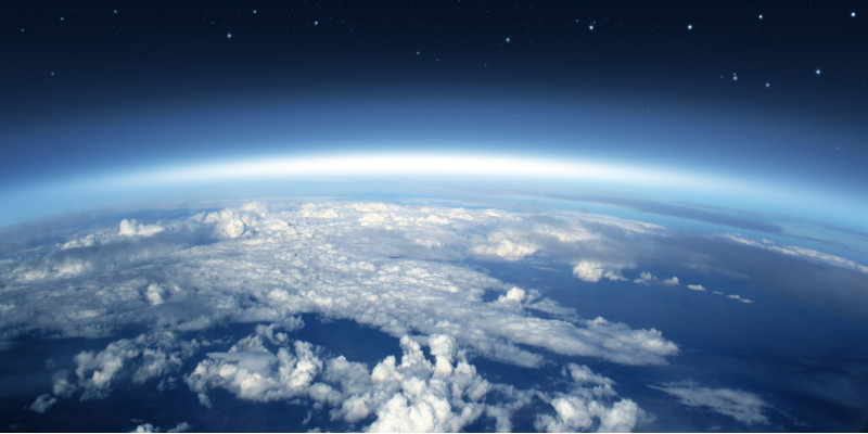 Luftbild der Erde mit einer Wolkendecke
