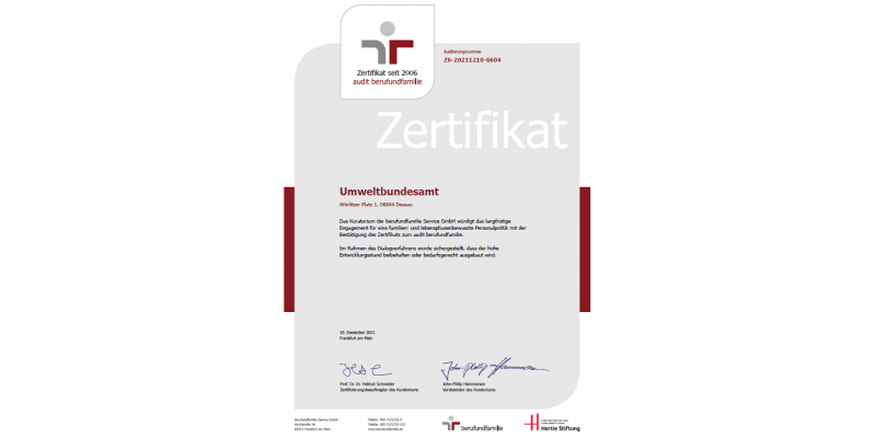 Zertifikat "Audit Beruf und Familie" für das Umweltbundesamt, ausgestellt 2021 von der berufundfamilie Service GmbH.