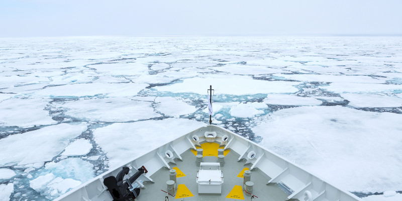 Eisbrecher in der Arktis