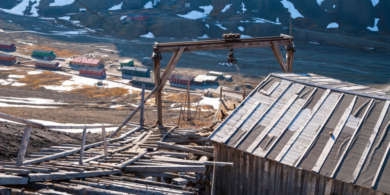 Verlassene Kohlemine auf Spitzbergen