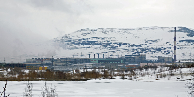 Bild der Norilsk Nickelwerk in Monchegorsk, Russland