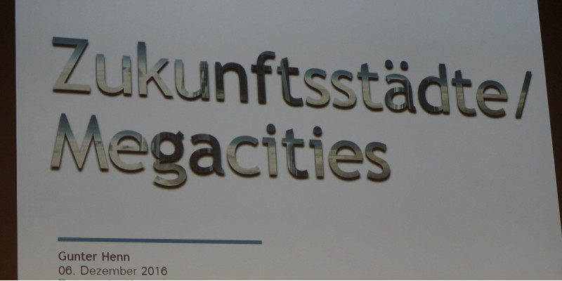 Eröffnungsbild zum Vortrag von Prof. Dr. Gunter Henn, HENN GmbH „Zukunftsstädte/ Megacities – Wohin geht die Reise“      