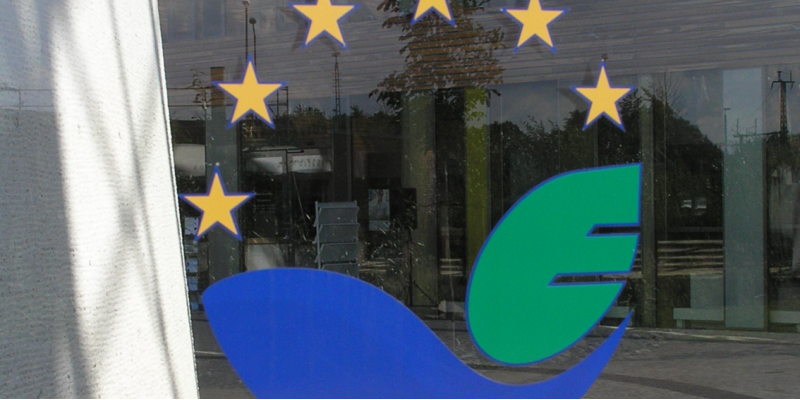 EMAS logo on the face of the UBA office building in Dessau-Roßlau