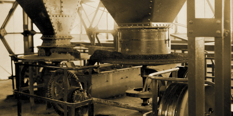 Walzenmühle zum Malen des Rohstoffs