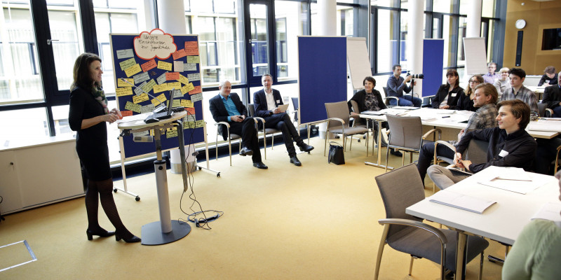 Blick in die Diskussionsrunde
