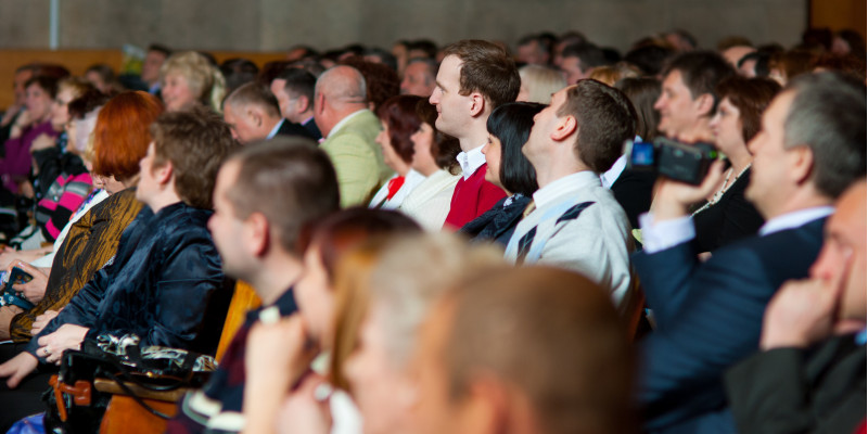 Menschen auf einer Konferenz
