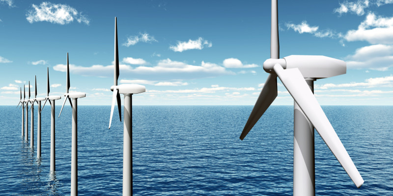 Windkraftanlagen stehen im Meer
