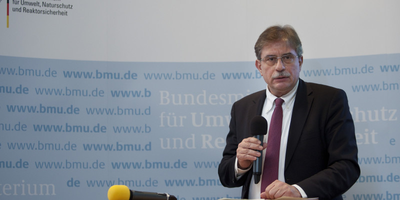  Dr. Thomas Holzmann am Rednerpult