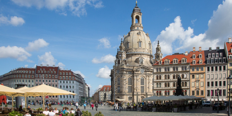 Frauenkirche in Dresden an einem sonnigen Tag