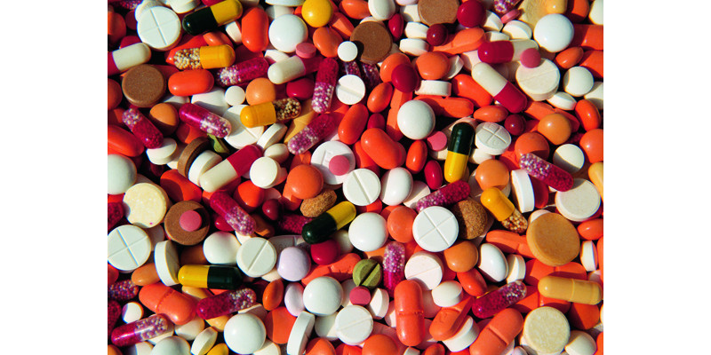 Bild mit verschieden großen und farbigen Tabletten