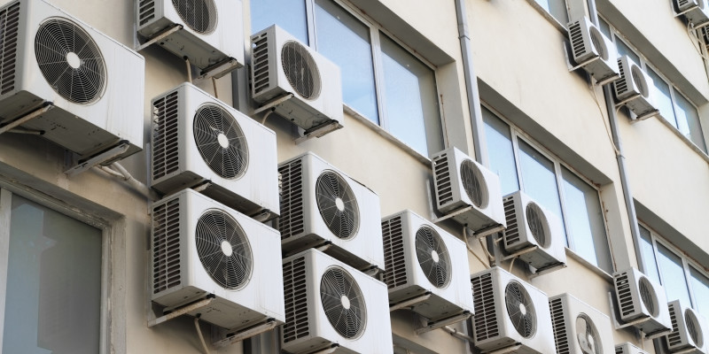 Klimaanlagen an einer Hauswand
