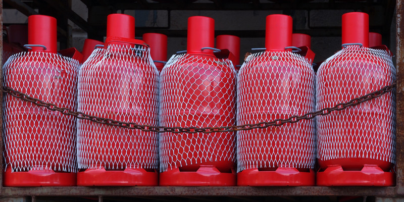 Gasbehälter in rot