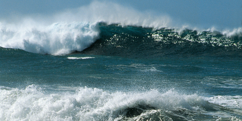 Nahaufnahme von Wellen im Meer