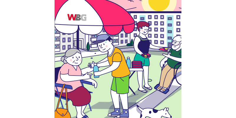 Das Bild zeigt ältere Menschen im Wohnquartier, die an einem heißen Tag Unterstützung erhalten.