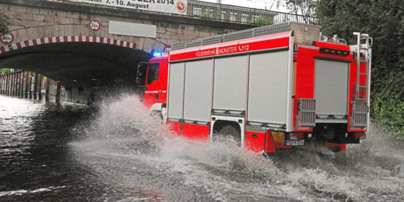 Das Bild die Überflutung einer Eisenbahnunterführung beim Starkregenereignis vom 28.07.2014 in Münster 