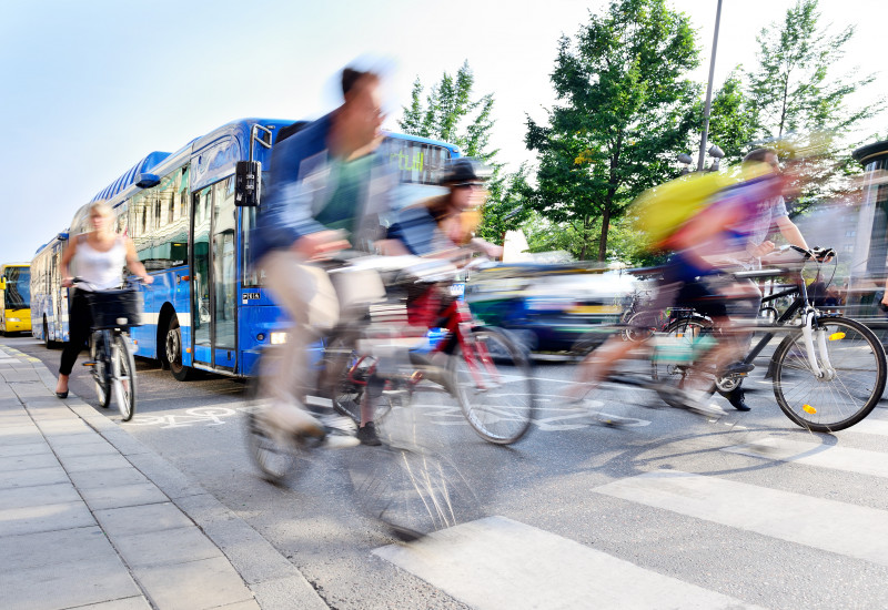 Bus und Fahrradfahrer 
