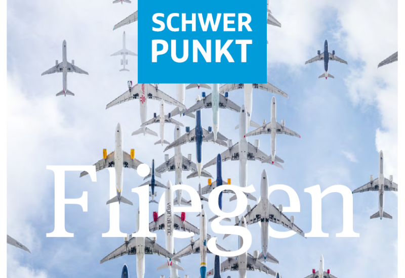 Viele Fllugzeuge von unten aufgenommen.