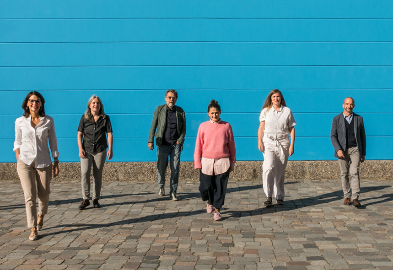 Die Jury läuft auf die Kameralinse zu.