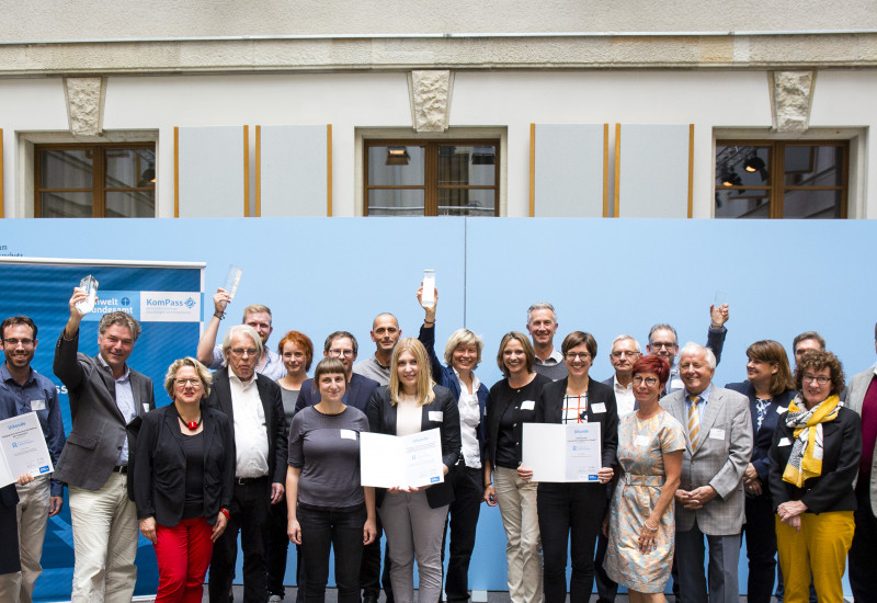 Gewinner des Wettbewerbs "Blauer Kompass" 2018 auf der Bühne im Bundesumweltministerium