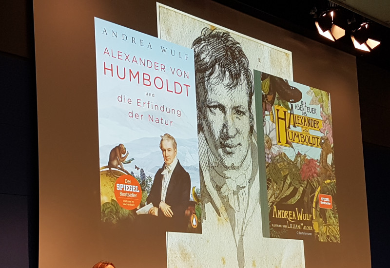 die Autorin Andrea Wulf , Autorin des Buches „Alexander von Humboldt und die Erfindung der Natur“ bei einer Präsentation