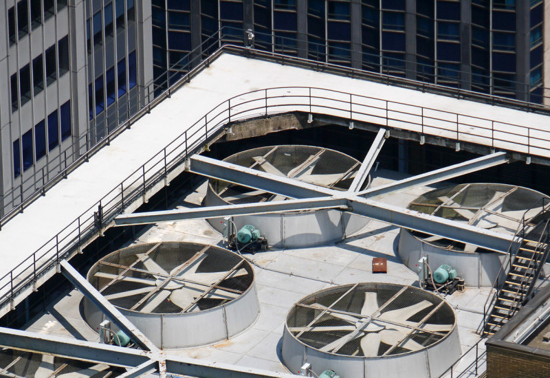 Klimaanlage auf einem Hochhaus